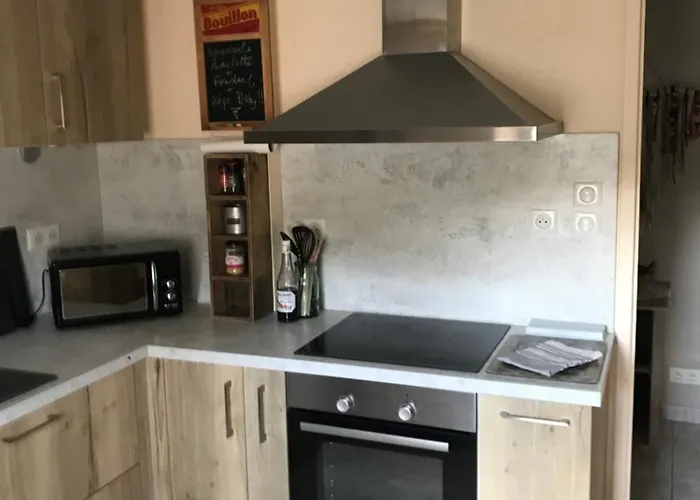 Côté Rive, Au Bord De La Rivière La Moselotte Et Terrasse