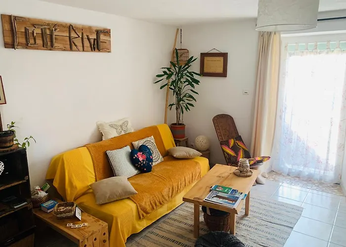 Côté Rive, Au Bord De La Rivière La Moselotte Et Terrasse * Saulxures-sur-Moselotte